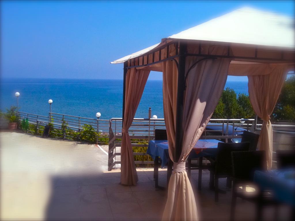 Panorama Suites & Spa - Adults Only Стомион Екстериор снимка